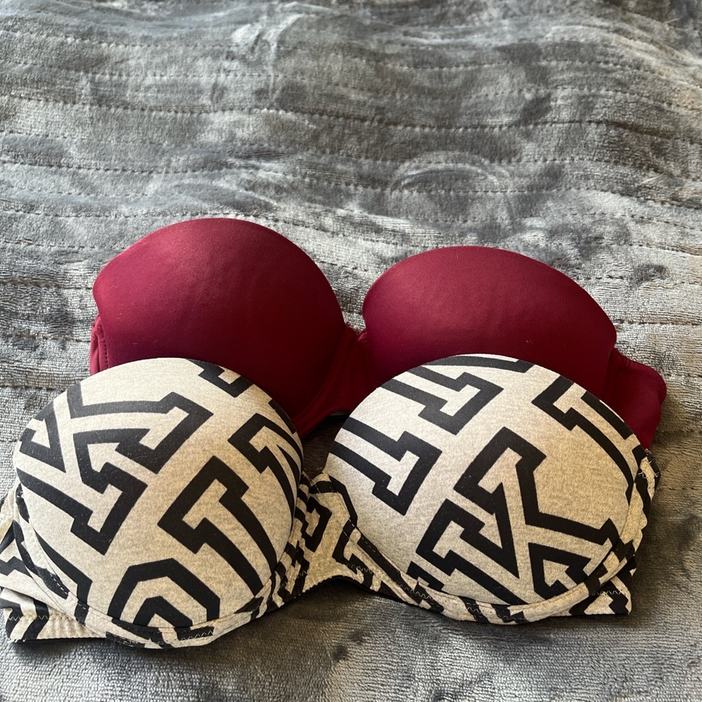 2pk strapless Victoria Secret bras